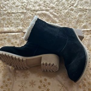 Ladies Boots in size 9.